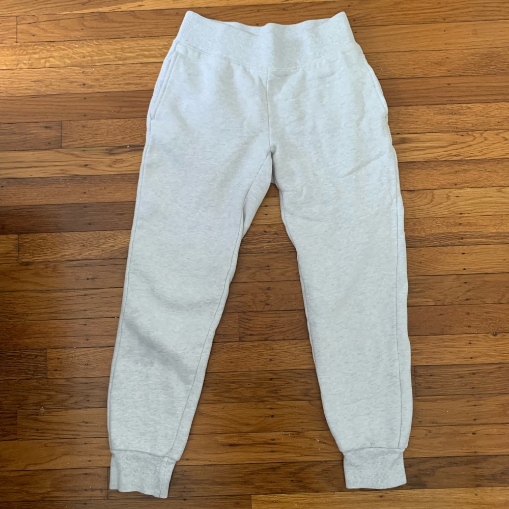Aritzia TNA COZYAF Fleece Perfect Pocket Sweatpant in Heather Chrome